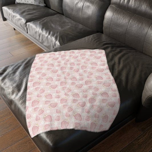 Cozy Velveteen Microfiber Blanket - Retro Strawberry Pattern