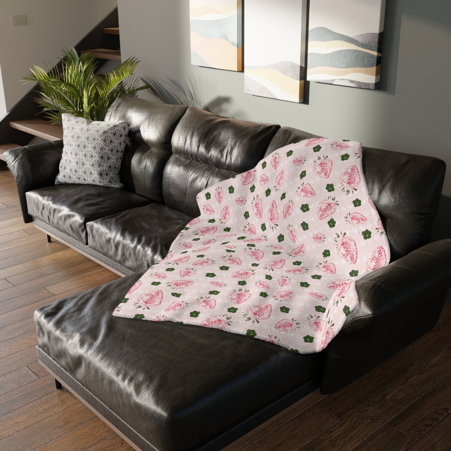 Cozy Velveteen Microfiber Blanket with Retro Strawberry print